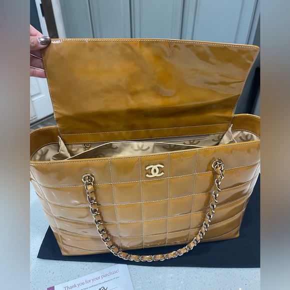 CHANEL Quilted Patent Leather Tote - Picture 5 of 14
